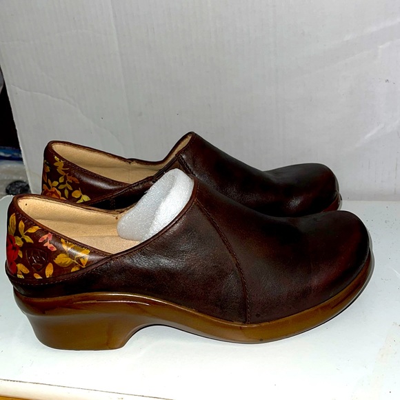 NWOT ARIAT HERA EXPERT WIDE LEATHER FLORAL EMBROIDERED WORK CLOGS - Picture 1 of 5